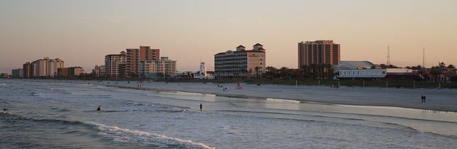 1280px-JXBeachPier.jpeg